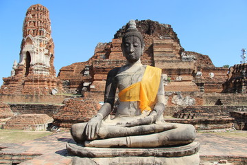 Buddha-Statue im Wat Phra Ram in Ayutthaya – Tempel des Heiligen Rama