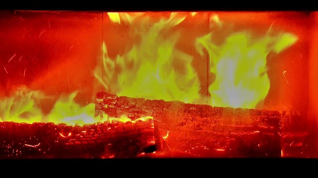 Gem&uuml;tliches Kaminfeuer mit Knistern