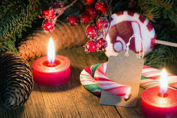 Blanko Weihnachtskärtchen mit Weihnachtsdekoration