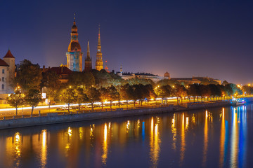 Obraz premium Old Town and River Daugava at night, Riga, Latvia