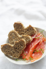 Salmon and rye bread toasts