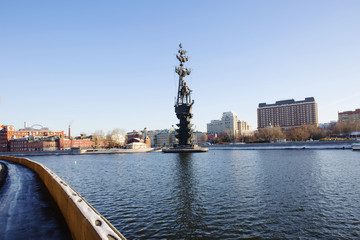 Набережные Москвы. Памятник царю Петру I.