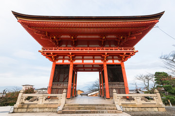 京都　世界遺産　清水寺　仁王門