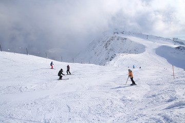 Fototapeta na wymiar Alpine skiing 