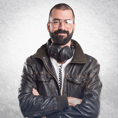 Obraz premium Man wearing a leather jacket listening music