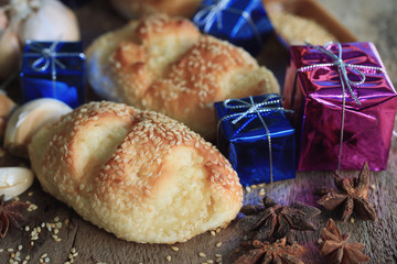 Bread garlic sesame yule