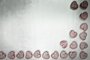 Obraz na płótnie Canvas Herzförmige Bonbons mit überlagerter Textur