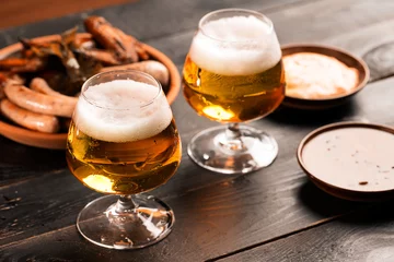 Rolgordijnen Twee glazen bier © zakiroff