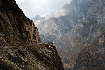 Fototapeta na wymiar Dangerous Road - Tiger Leaping Gorge - China