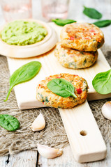 vegetables spinach salmon burgers with avocado sauce