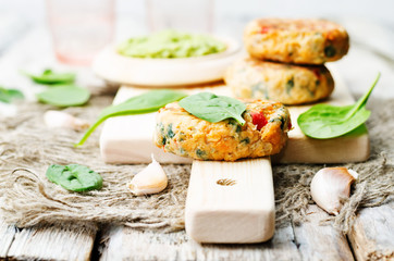 vegetables spinach salmon burgers with avocado sauce