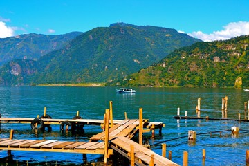 Fototapeta premium Walking on the Docks