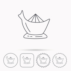 Juicer icon. Squeezer sign.