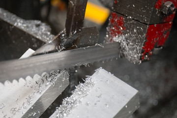 Cutting Aluminium Profile with bandsaw machine