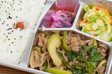 お弁当　セロリと豚肉の炒めもの