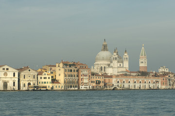 Fototapeta na wymiar panorama di Venezia dal Canale della Giudecca