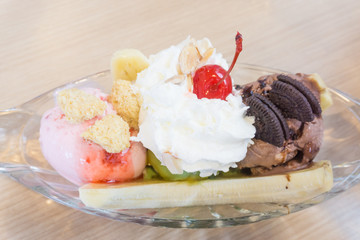 banana split and berries