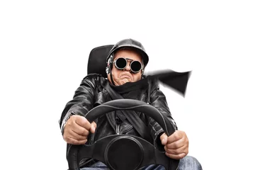 Photo sur Plexiglas Voitures rapides Senior man driving very fast