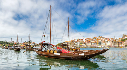 Fototapeta premium Porto and old traditional boats