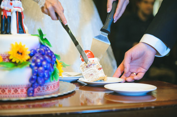 Obraz premium Bride Holding Piece of Cake