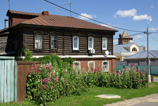 KOLOMNA, RUSSIA - June, 2012: Old wooden houses on the streets o