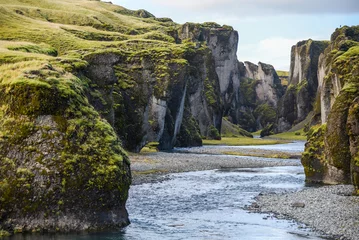 Papier Peint photo Lavable Canyon Canyon de Fjadrargljufur avec rivière, Islande