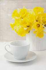 Bouquet of yellow narcissus on the table