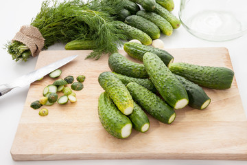 The process of pickling cucumbers in the home kitchen