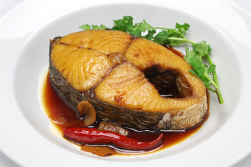 ca thu kho, king mackerel simmered in caramelized sauce, vietnamese cuisine
