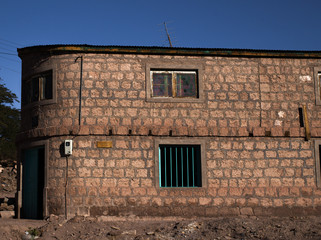 casa tipica de atacama hecha de adobe