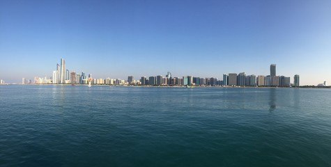 Naklejka premium Abu Dhabi Skyline - Panorama