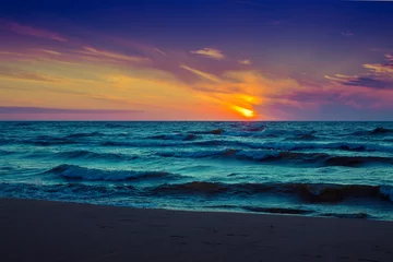 Papier Peint photo Eau Beau coucher de soleil rose sur la mer