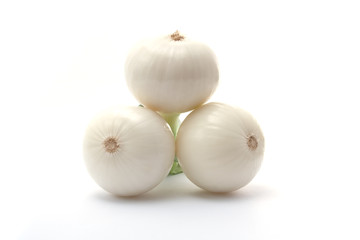 Obraz na płótnie Canvas fresh white onions on a white background