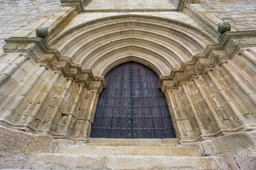 Obraz premium Vintage entrance with wooden door and stone wall