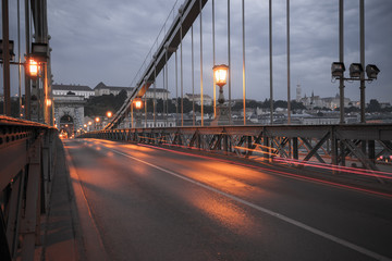 Fototapeta na wymiar Chain bridge at dusk