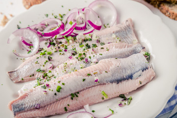 Matjes mit roten Zwiebeln