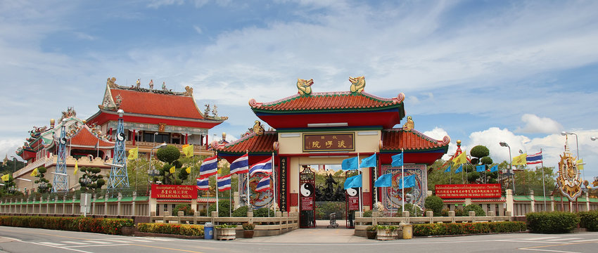 Chinese Temple Viharnra Sien in Pattaya outside