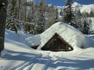 Hoher Wasserstollen Hallstatt Berghütte Winter Schnee