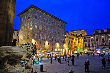 Obraz premium Piazza della Signoria we Florencji nocą