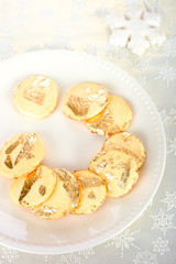 Goldene Kekse für Weinachten