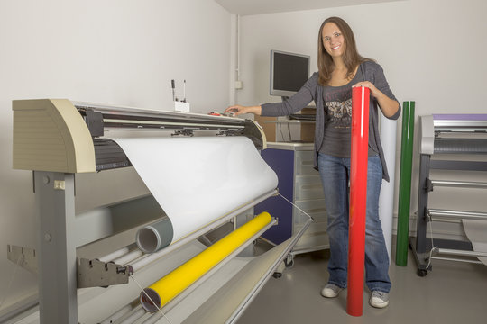 Svenja in der Werbetechnik