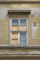 Fototapeta na wymiar Abandoned window