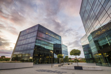 Fototapeta Nowoczesne budynki biurowe ze szkła i metalu obraz