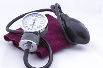 tonometer for measuring blood pressure