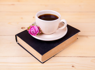Beautiful bouquet of roses in vase. book, Flowers