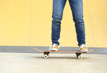 Fototapeta na wymiar skateboarding at skatepark