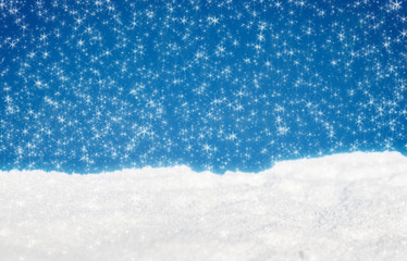 Weihnachtslandschaft mit Schneefall