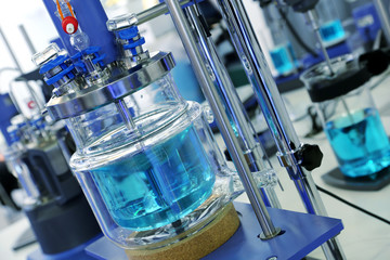Medical laboratory for carrying out chemical reactions