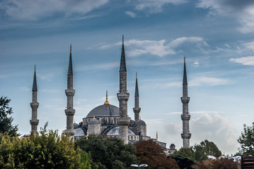 Fototapeta na wymiar The Blue Mosque or The Sultan Ahmed Mosque (Turkish: Sultanahmet Camii) is a historical mosque in Istanbul, the largest city in Turkey and the capital of the Ottoman Empire. 