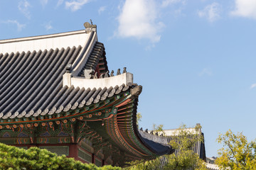 Fototapeta na wymiar Roof of Gyeongbokgung palace in Seoul, South Korea.